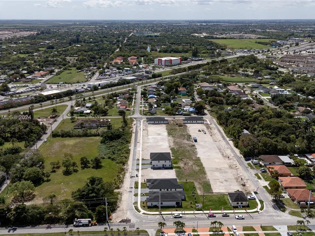 22590 SW 124 CT, Miami FL 33170