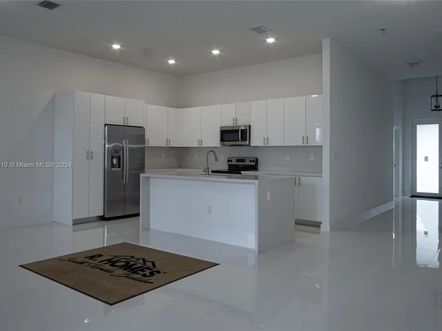 22590 SW 124 CT, Miami FL 33170