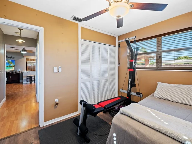 7671 NW 15th Ct, Pembroke Pines FL 33024