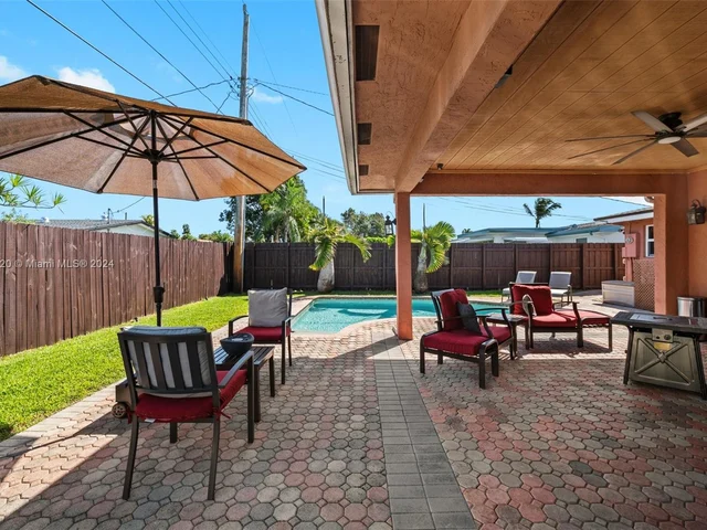 7671 NW 15th Ct, Pembroke Pines FL 33024