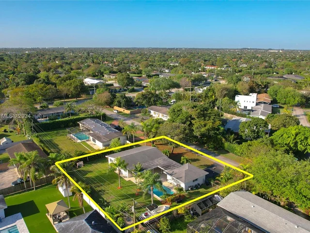 13455 SW 100th Ct, Miami FL 33176