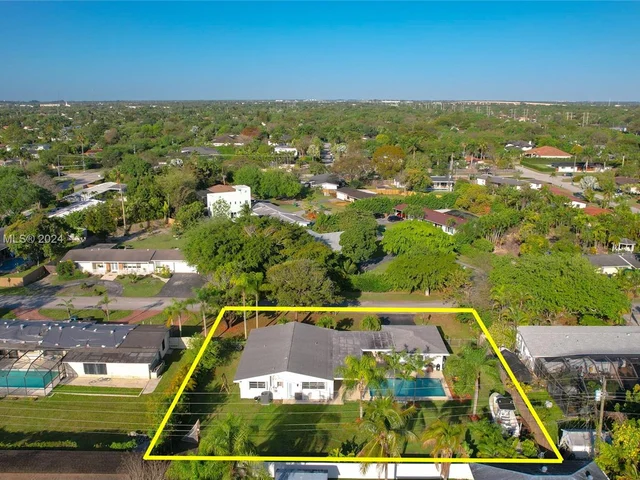 13455 SW 100th Ct, Miami FL 33176