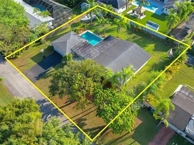 13455 SW 100th Ct, Miami FL 33176