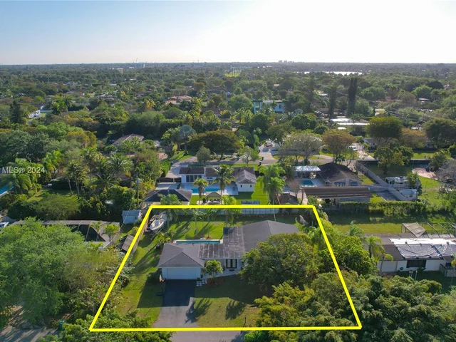 13455 SW 100th Ct, Miami FL 33176