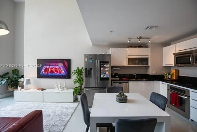 253 NE 2nd St # 416, Miami FL 33132