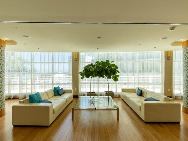 253 NE 2nd St # 416, Miami FL 33132