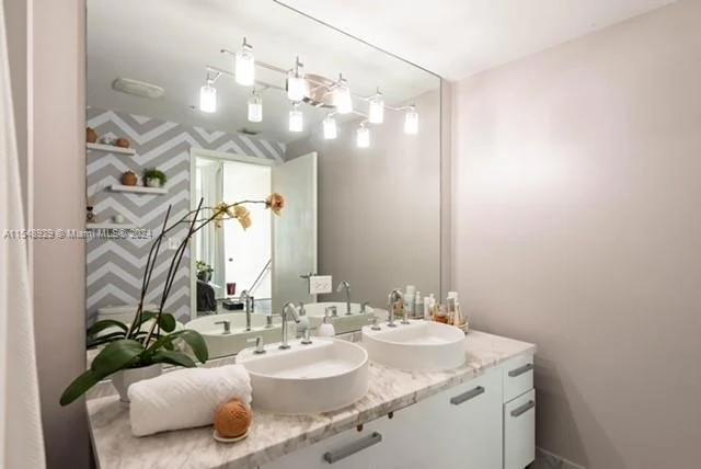 253 NE 2nd St # 416, Miami FL 33132