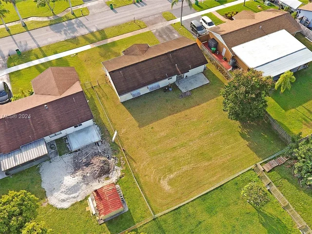 1011 SW 127th Ter, Davie FL 33325