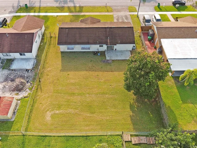 1011 SW 127th Ter, Davie FL 33325