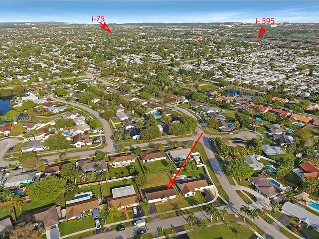 1011 SW 127th Ter, Davie FL 33325