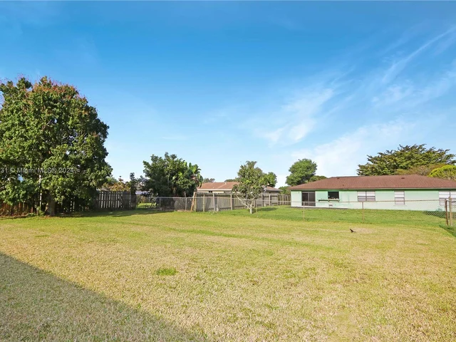 1011 SW 127th Ter, Davie FL 33325