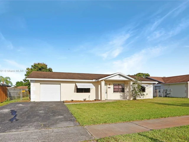 1011 SW 127th Ter, Davie FL 33325