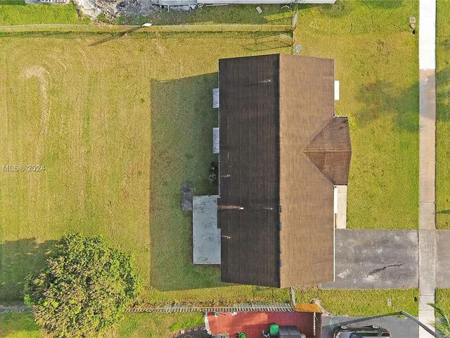 1011 SW 127th Ter, Davie FL 33325