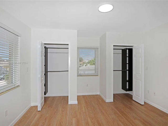 2445 SW 10th St # D, Miami FL 33135