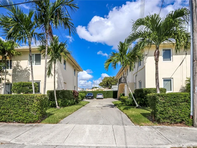 2445 SW 10th St # D, Miami FL 33135