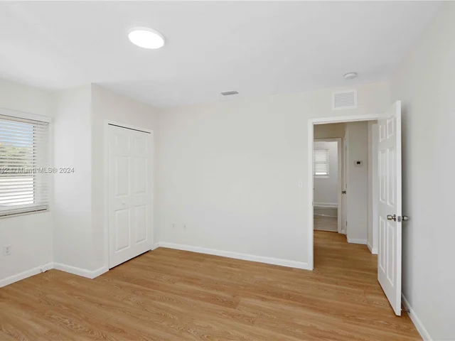 2445 SW 10th St # D, Miami FL 33135