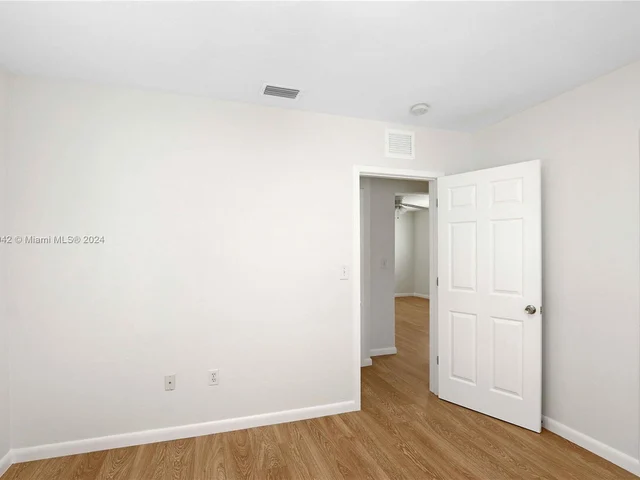 2445 SW 10th St # D, Miami FL 33135