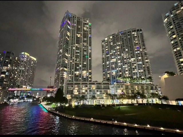 92 SW 3rd St # 2510, Miami FL 33130