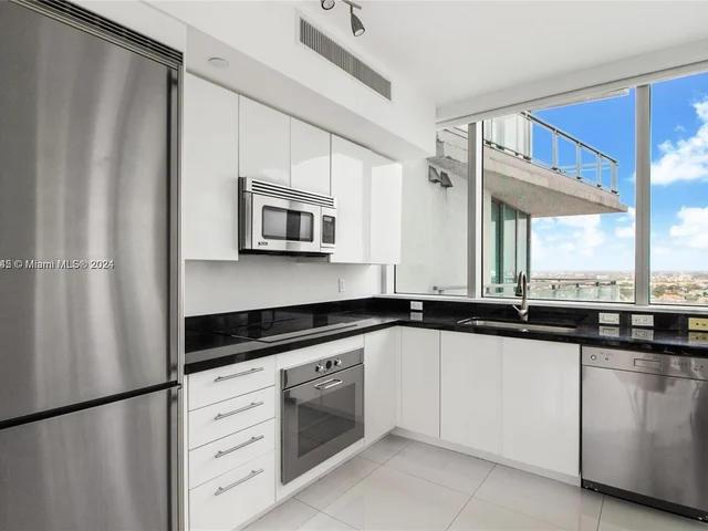 92 SW 3rd St # 2510, Miami FL 33130