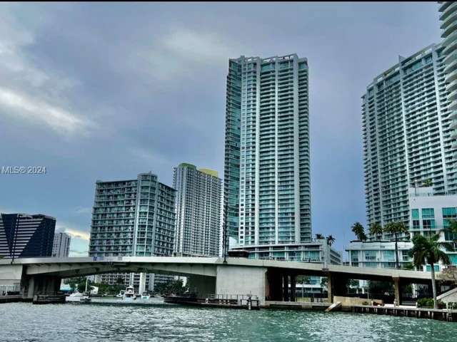 92 SW 3rd St # 2510, Miami FL 33130