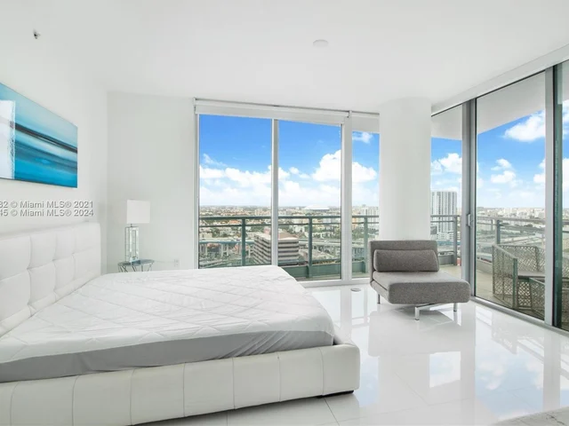 92 SW 3rd St # 2510, Miami FL 33130