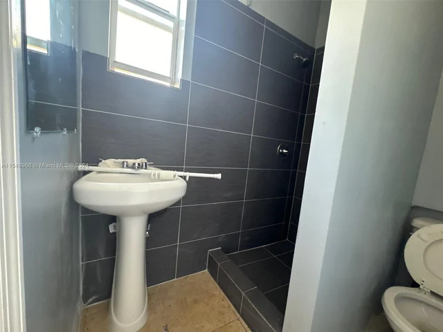 19431 NE 1st Ct, Miami FL 33179