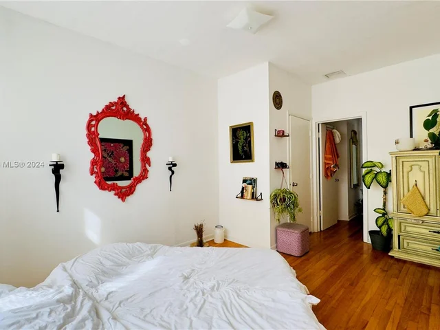 6881 Bay Dr # 22, Miami Beach FL 33141