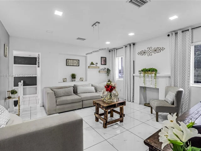 2175 NW 111th St, Miami FL 33167