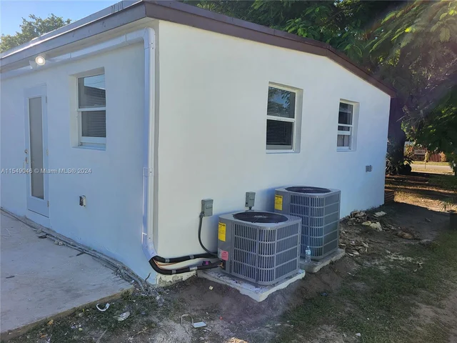 9900 SW 45th St, Miami FL 33165