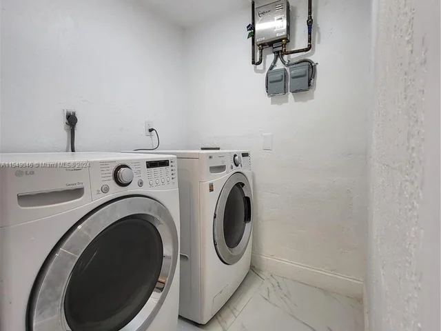 9900 SW 45th St, Miami FL 33165