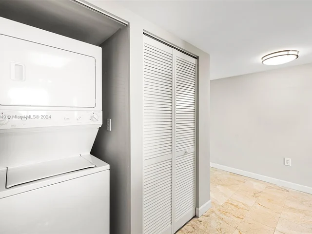 2101 Brickell Ave # 906, Miami FL 33129