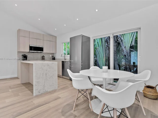 12 Farrey ln, Miami Beach FL 33139