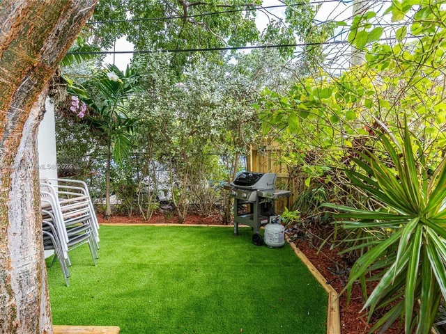 12 Farrey ln, Miami Beach FL 33139