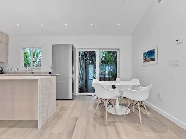 12 Farrey ln, Miami Beach FL 33139