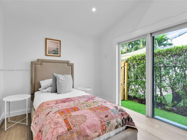 12 Farrey ln, Miami Beach FL 33139