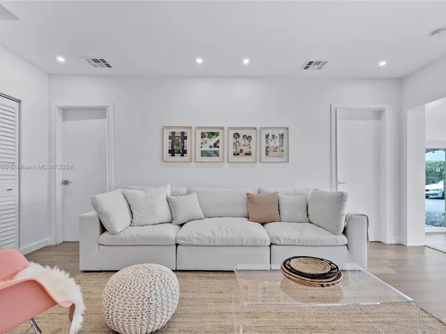 12 Farrey ln, Miami Beach FL 33139