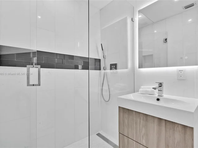 12 Farrey ln, Miami Beach FL 33139