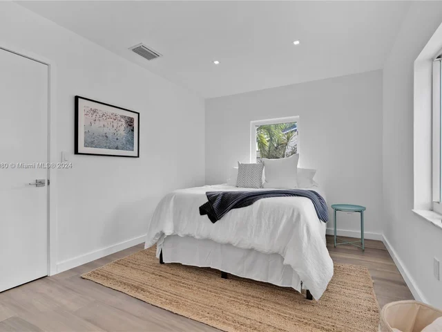 12 Farrey ln, Miami Beach FL 33139