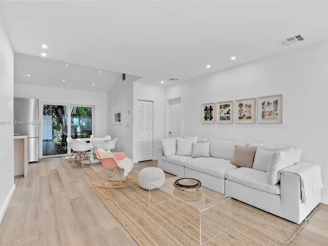 12 Farrey ln, Miami Beach FL 33139