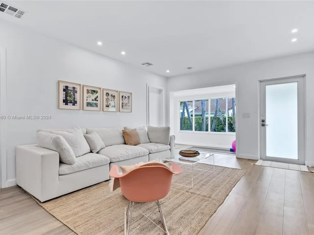 12 Farrey ln, Miami Beach FL 33139