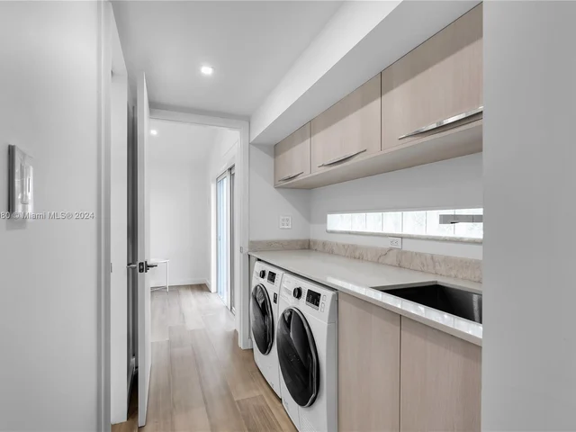 12 Farrey ln, Miami Beach FL 33139