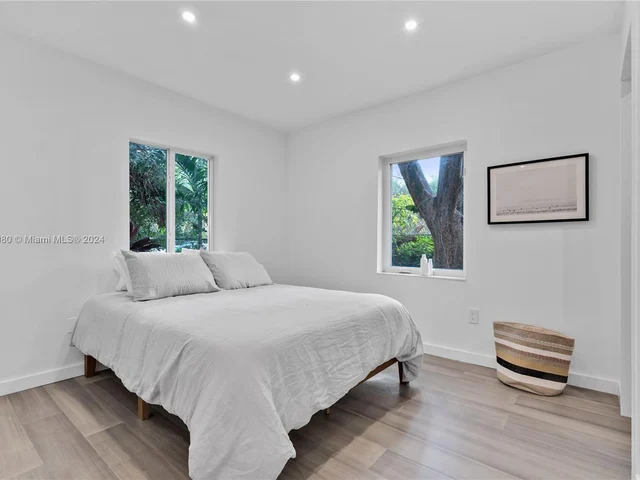 12 Farrey ln, Miami Beach FL 33139