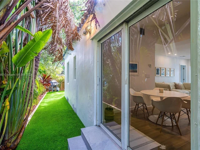 12 Farrey ln, Miami Beach FL 33139