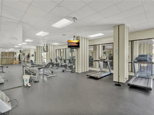 2780 NE 183rd St # 302, Aventura FL 33160