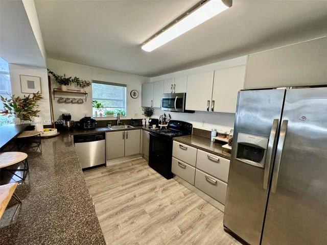 2780 NE 183rd St # 302, Aventura FL 33160