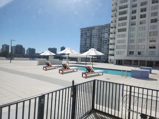 2780 NE 183rd St # 302, Aventura FL 33160