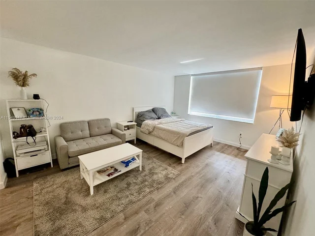 2780 NE 183rd St # 302, Aventura FL 33160