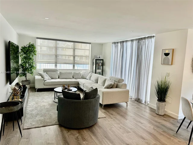 2780 NE 183rd St # 302, Aventura FL 33160