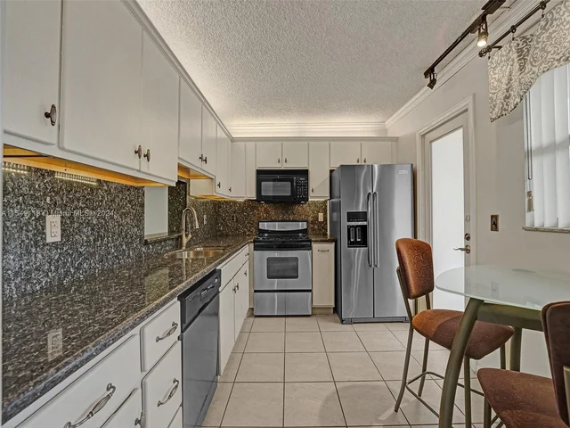 1024 SE 3rd Ave # 305, Dania Beach FL 33004