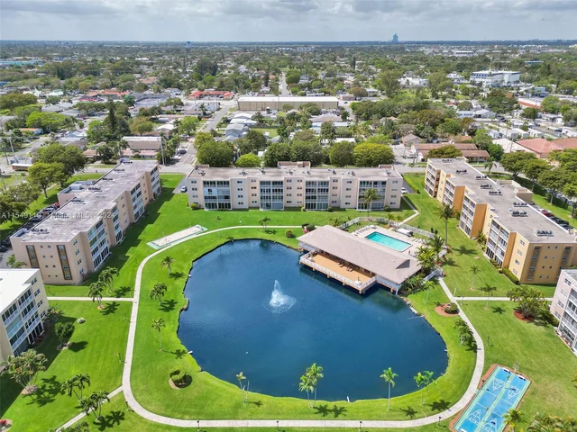 1024 SE 3rd Ave # 305, Dania Beach FL 33004